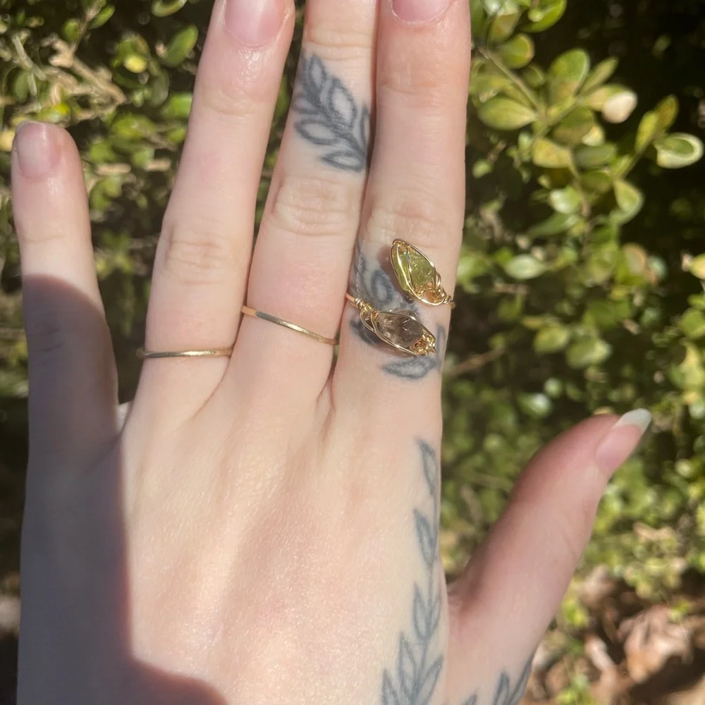 Pre order!! Peridot and black herk diamond Adjustable Ring - Picture 7 of 10